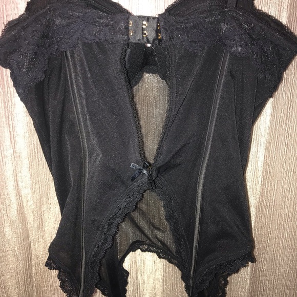 Victoria’s Secret Very Sexy Lace with Garter clips - Picture 5 of 7